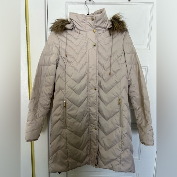 Kenneth Cole Reaction Beige Puffer Coat with Faux Fur Hood size small - Picture 2 of 9